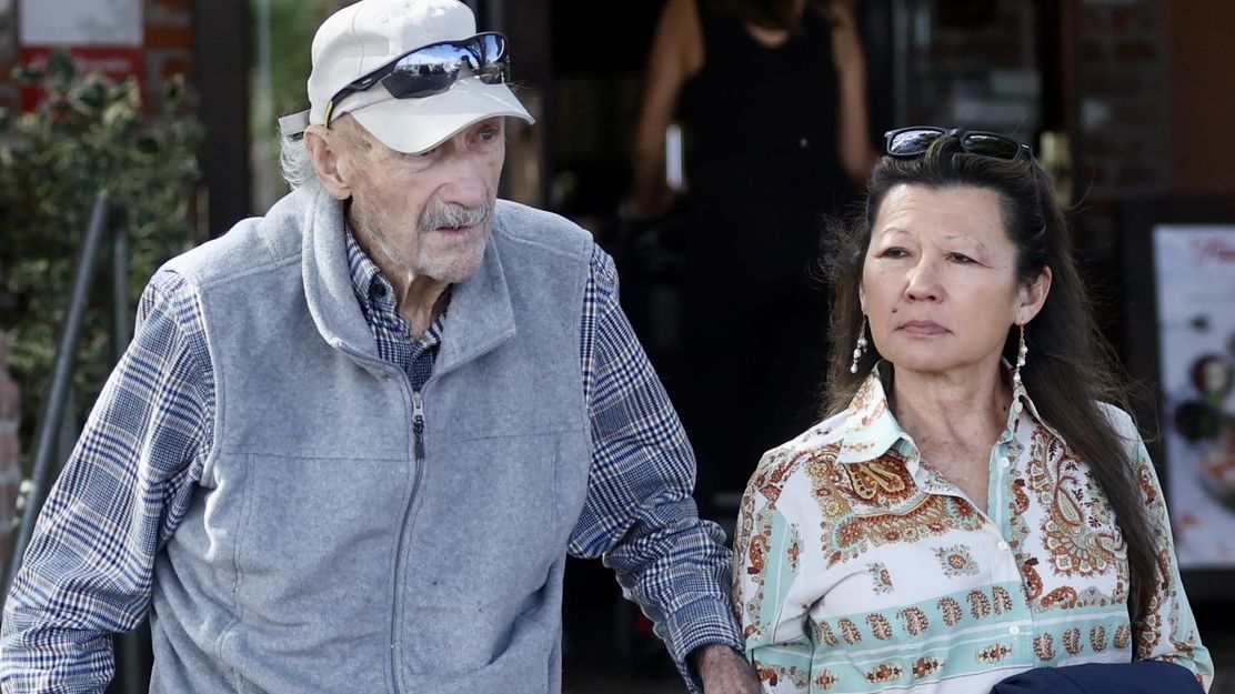 Hollywoodská legenda Gene Hackman (94) byla spatřena poprvé po dvaceti letech se svou manželkou Betsy (62)